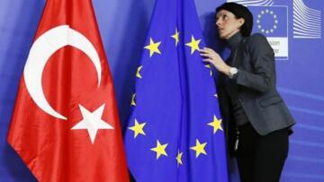 Η Τουρκία καταργεί τη βίζα για τους Ελληνοκύπριους, αλλά δεν αναγνωρίζει την Κύπρο