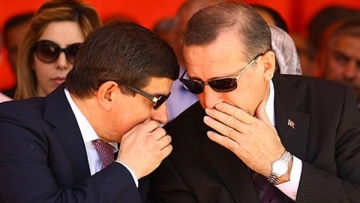 Τουρκία: Ο Ερντογάν, το μυστηριώδες μπλογκ και ο «προδότης Νταβούτογλου»