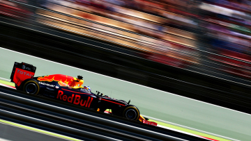 Formula1: Συγκλονιστικός αγώνας - Οι Mercedes συγκρούστηκαν (video)