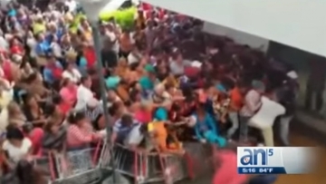 Βενεζουέλα: Ξύλο σε Σούπερ Μάρκετ για λίγες κονσέρβες φαγητού