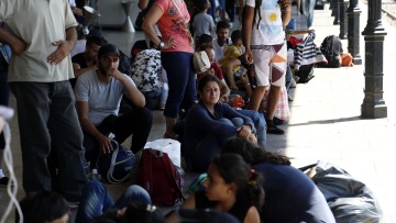 Κομισιόν: Μη ικανοποιητική η πρόοδος στη μετεγκατάσταση προσφύγων