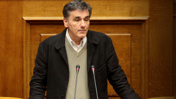 «Τα μέτρα είναι υφεσιακά» παραδέχεται ο Τσακαλώτος