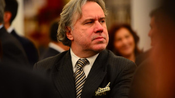 Τους κάνουν και χάρη: Τα υπονοούμενα Κατρούγκαλου για μη αναδρομική επιστροφή του ΕΚΑΣ