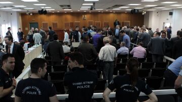 Ξαναρχίζει η δίκη της ΧΑ - Δίπλα δίνουν Πανελλαδικές