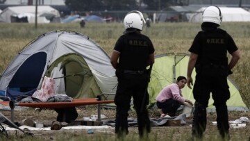 Συνεχίζεται η εκκένωση της Ειδομένης 