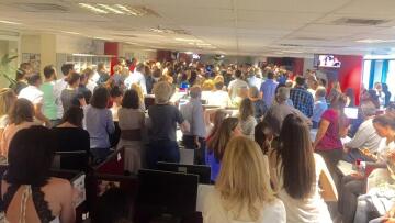 Ώρες αγωνίας στο Mega - Η φωτογραφία που ανήρτησε η Λίζα Δουκακάρου 