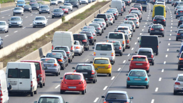 Νέο χαράτσι στη βενζίνη μέσω των τελών κυκλοφορίας