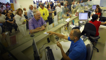 10.000  κατασχέσεις λογαριασμών  την ημέρα 