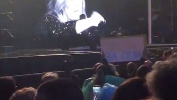 Βίντεο: Η Adele «την είπε» σε θαυμάστρια που την μαγνητοσκοπούσε σε συναυλία