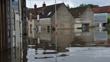 Βίντεο: Καταστροφικές πλημμύρες σε Αυστρία, Γαλλία και Γερμανία
