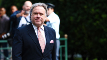 Κόβουν το ΕΚΑΣ σε 290.000 δικαιούχους σε 1,5 χρόνο