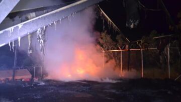 Δείτε video: Πεδίο μάχης το κέντρο φιλοξενίας της Σάμου - Τουλάχιστον 15 τραυματίες