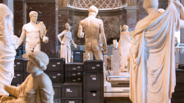 Μουσείο του Λούβρου: «Φυγαδεύουν» 150.000 έργα για να τα σώσουν από τις πλημμύρες 