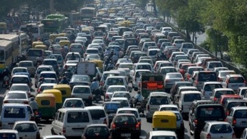 Απέραντο «πάρκινγκ» οι δρόμοι από το πρωινό «χειρόφρενο» σε μετρό, ηλεκτρικό και τραμ 