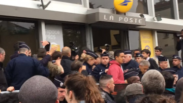 Δείτε βίντεο: Πέταξαν αυγά στον Μακρόν, τον καταλληλότερο για διάδοχο του Ολάντ