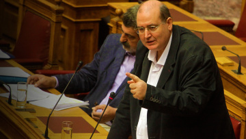 «Φωτιά» στο πολιτικό σκηνικό από την επίθεση Φίλη στο κίνημα «Παραιτηθείτε»