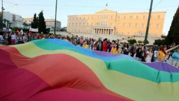 Athens Pride 2016: «Άντρας/Γυναίκα δεν γεννιέσαι... γίνεσαι»