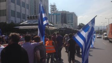 Σηκωτούς μόνο θα μας βγάλουν από τα λιμάνια λένε οι εργαζόμενοι ΟΛΠ και ΟΛΘ