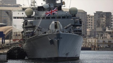 Μεθυσμένοι Βρετανοί ναύτες του ΝΑΤΟ χτύπησαν λιμενεργάτη στον Πειραιά 