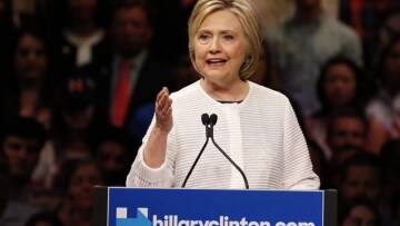 Κλίντον: Δεν χρειαζόμαστε τις «θεωρίες συνωμοσίας» του Τραμπ για το Ορλάντο