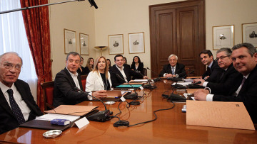 Απλή αναλογική, «σπάσιμο» περιφερειών και κατάργηση του μπόνους εδρών προτείνει ο Τσίπρας