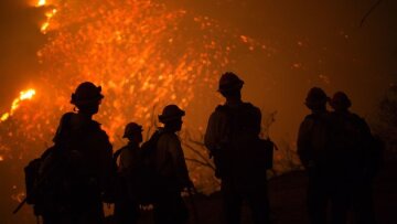 Καίγεται η Καλιφόρνια - Εκκενώθηκαν σπίτια