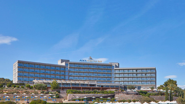 Στο μαγευτικό καταπράσινο κόλπο της Χινίτσας 