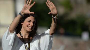 Βιρτζίνια Ράτζι: Έγραψε ιστορία η πρώτη γυναίκα δήμαρχος στη Ρώμη