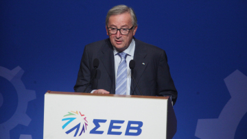 Γιούνκερ: «Η Ελλάδα έχει ρίξει άγκυρα στο ευρώ»