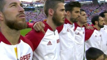 Βίντεο: Το μεσαίο δάχτυλο έδειξε ο Πικέ στον ύμνο της Ισπανίας!