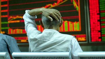 Νέο «χαστούκι» στις αγορές από το Brexit με τραπεζικό selloff