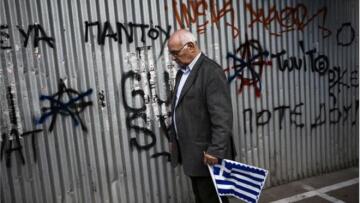 Από τα μερίσματα και το ΕΚΑΣ ξεκινά η «σφαγή» των συνταξιούχων