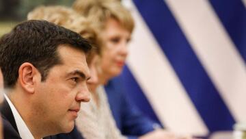 Σουρεαλιστικός ο εορτασμός του «όχι» στο δημοψήφισμα από την κυβέρνηση 