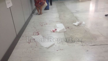 Ασφαλισμένος έκοψε τις φλέβες του μπροστά στο γκισέ του ΟΑΕΕ