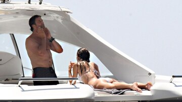 Τζέραρντ Μπάτλερ: Παραθερίζει στη Μεσόγειο με την καλλονή σύντροφό του 