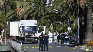 Νίκαια: Αναζητούν το συνεργό του μακελάρη - Έφοδος των αρχών στο σπίτι του οδηγού