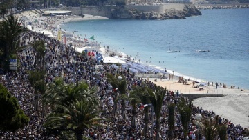 Ενός λεπτού σιγή για τους 84 νεκρούς από την επίθεση στη Νίκαια