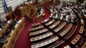 Με κατεπείγουσα διαδικασία η ιδιωτικοποίηση της ΤΡΑΙΝΟΣΕ από τη Βουλή