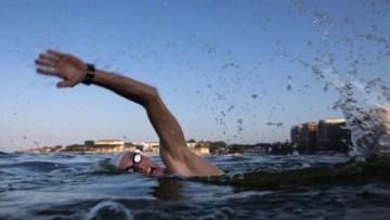 Δείτε τι βρήκαν τυχαία στα νερά του Ρίο - Σκοτώνει τα πάντα στο πέρασμά του