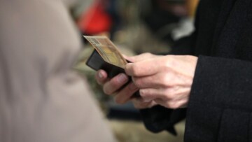 Κάτω από την Ισπανία και τη Μάλτα ο κατώτατος μισθός στην Ελλάδα 