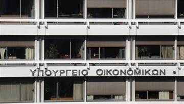 «Βουτιά» στα έσοδα και τον Ιούλιο και το επτάμηνο