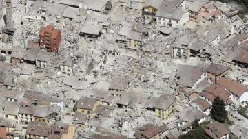 Τουλάχιστον 80 νεκροί και δεκάδες αγνοούμενοι από τα φονικά Ρίχτερ στην Ιταλία