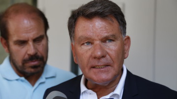 Κούγιας: Γιατί καταθέτει τώρα στο Λιμενικό η τέταρτη επιβάτης του σκάφους του 77χρονου;