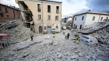 Στο πένθος η Ιταλία: Τους 268 έφτασαν οι νεκροί