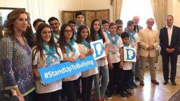 Ο Βρετανός πρέσβης τίμησε τους Κρητικούς μαθητές που κέρδισαν το «Βραβείο Νταϊάνα»