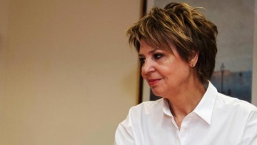 Γεροβασίλη: Προκαλεί χιλιάδες εργαζόμενους με δηλώσεις για το «μαύρο» στα κανάλια 