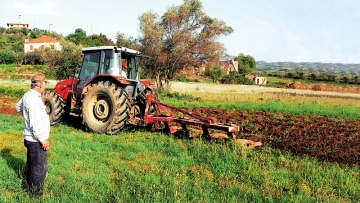 Αγρότες και νέοι επαγγελματίες: από το 2017 η αύξηση-σοκ στις εισφορές υγείας 