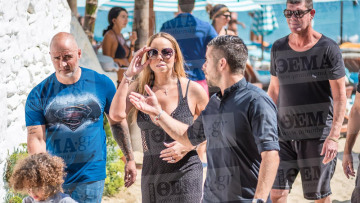 Mariah Carey: Ξεκίνησε τις διακοπές στη Μύκονο παραγγέλνοντας σαμπάνια 5.000 ευρώ 