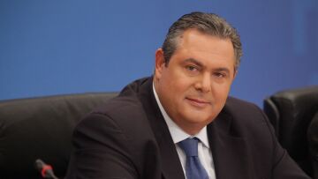 Δείτε τις αναρτήσεις του Καμμένου για το #perouka_gate