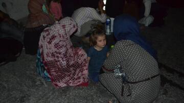 Κάτοικοι Μόριας: Δεν κοιμόμαστε - Φοβόμαστε μην μπουν στα σπίτια μας